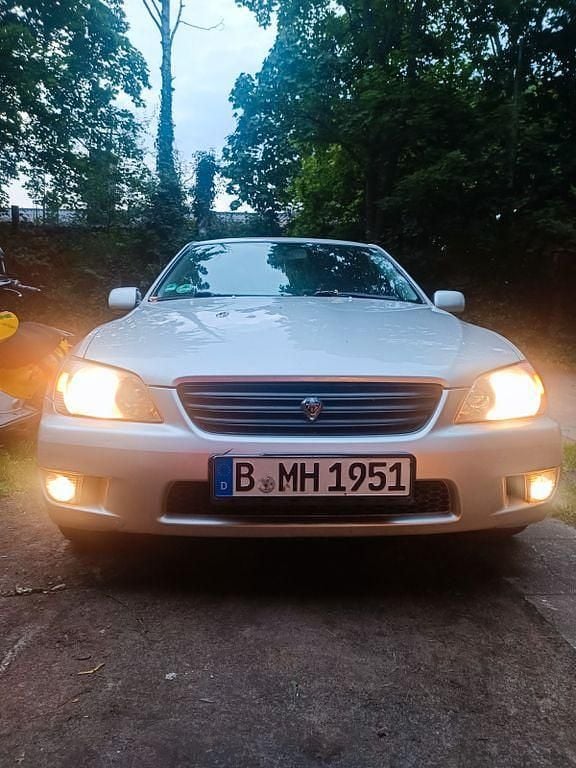Silber Gebraucht 1999 Lexus IS200 Sport Line Limousine | 1.800 € - Bild 1/4