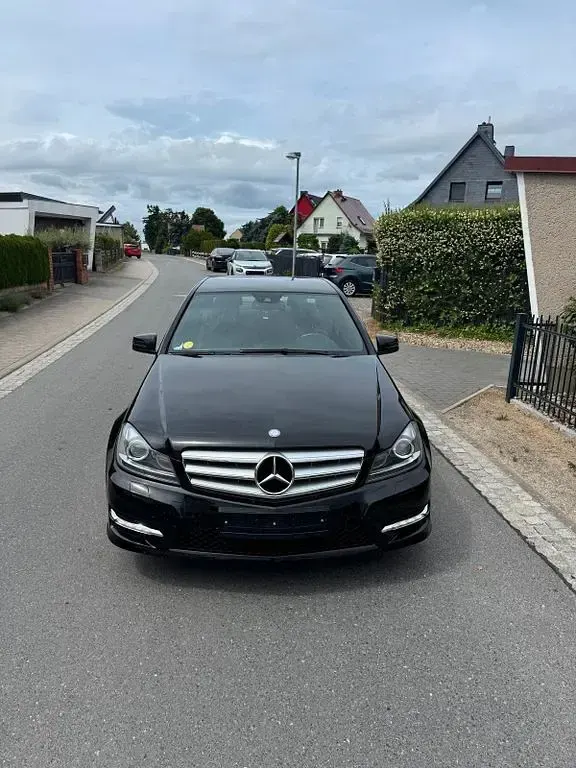 Gebraucht Mercedes C220 AMG 170 PS (125 kW) 2011 Schwarz Limousine