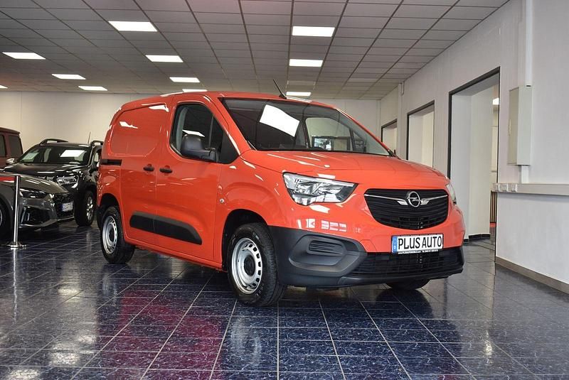 Rot Gebraucht 2021 Opel Combo Selection Van / Kleinbus | 13.470 € (Superpreis) - Bild 1/4