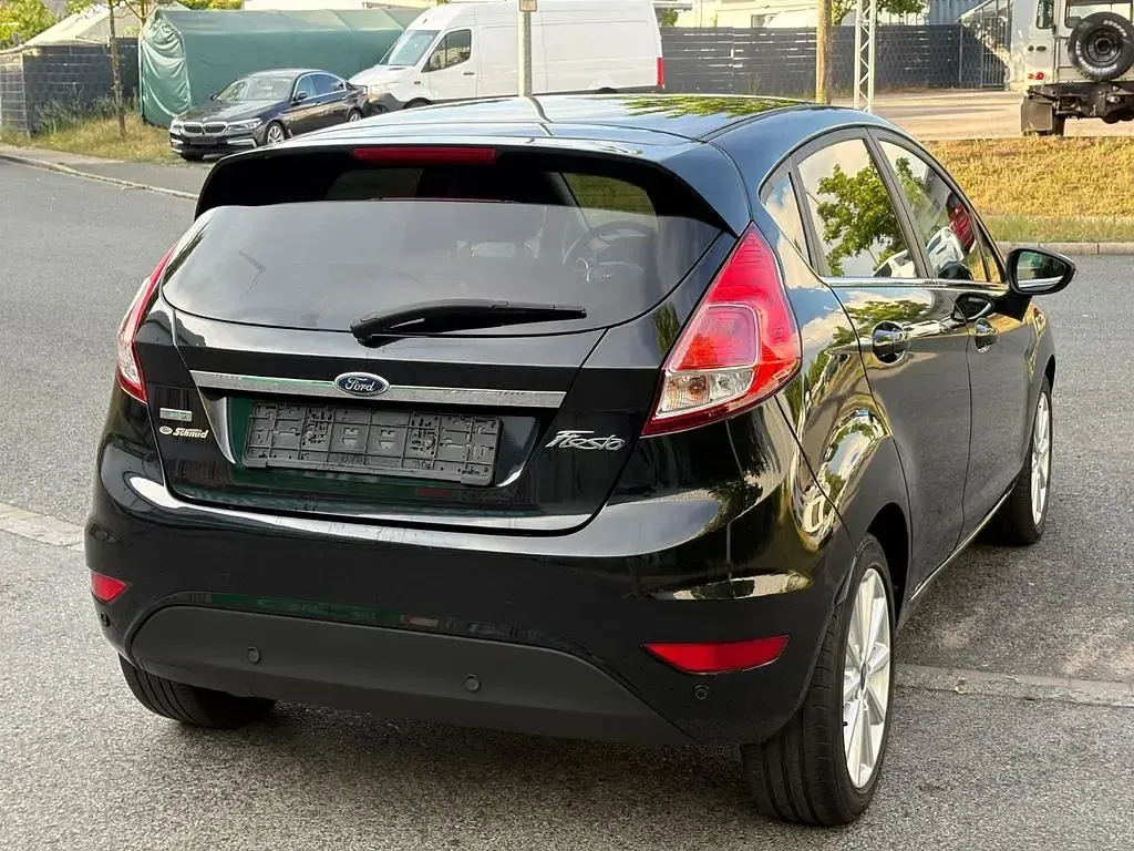Gebraucht Ford Fiesta Titanium 101 PS (74 kW) 2015 Schwarz Kleinwagen