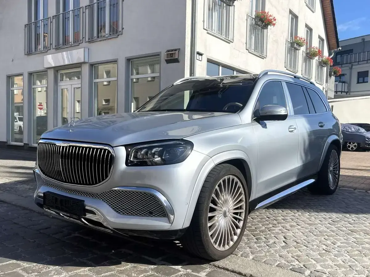 Gebraucht Mercedes GLS600 Maybach 557 PS (409 kW) 2024 Hightechsilber metallic SUV