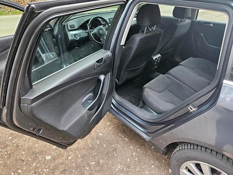 Gebraucht VW Passat 110 PS (80 kW) 2010 Grau Kombi