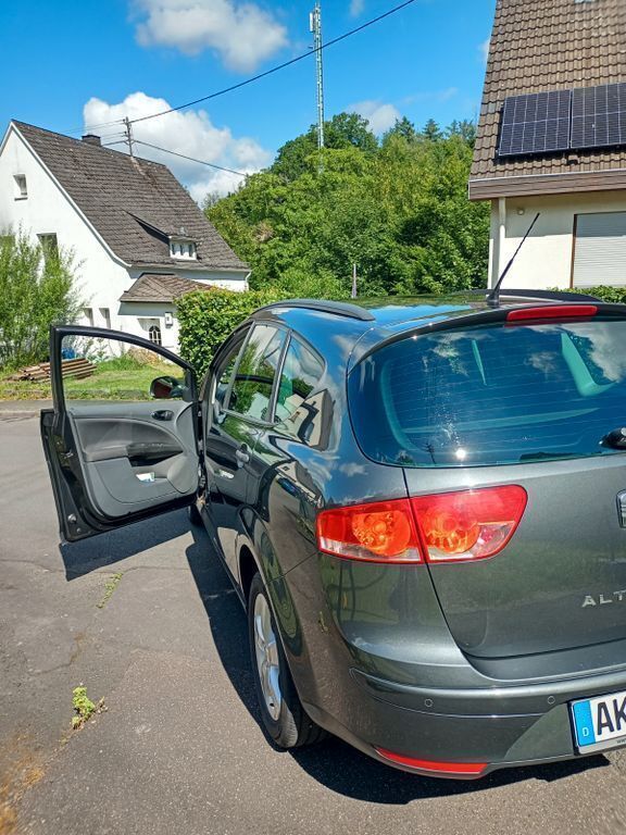 Grau Gebraucht 2008 Seat Altea Comfort Van / Kleinbus | 3.000 € (Guter Preis) - Bild 1/4