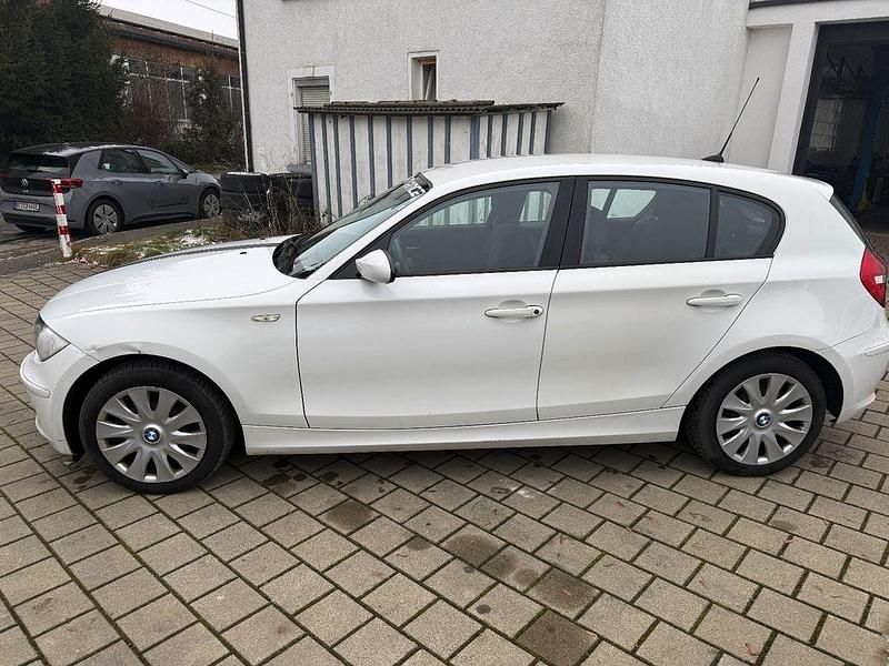Gebraucht BMW 116 122 PS (89 kW) 2009 Weiß Kleinwagen