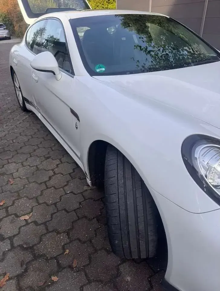 Gebraucht Porsche Panamera 250 PS (183 kW) 2013 Weiß Kleinwagen