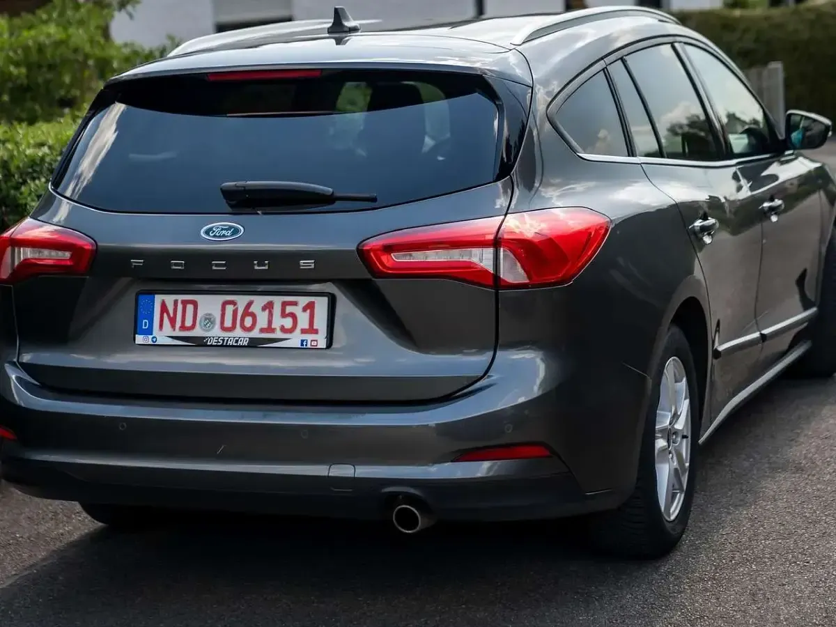Gebraucht Ford Focus 120 PS (88 kW) 2019 Magneticgrau (metallic) Kombi