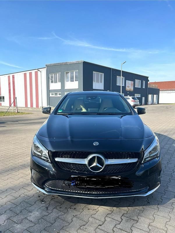 Schwarz Gebraucht 2018 Mercedes CLA180 Limousine | 17.000 € (Fairer Preis) - Bild 1/4