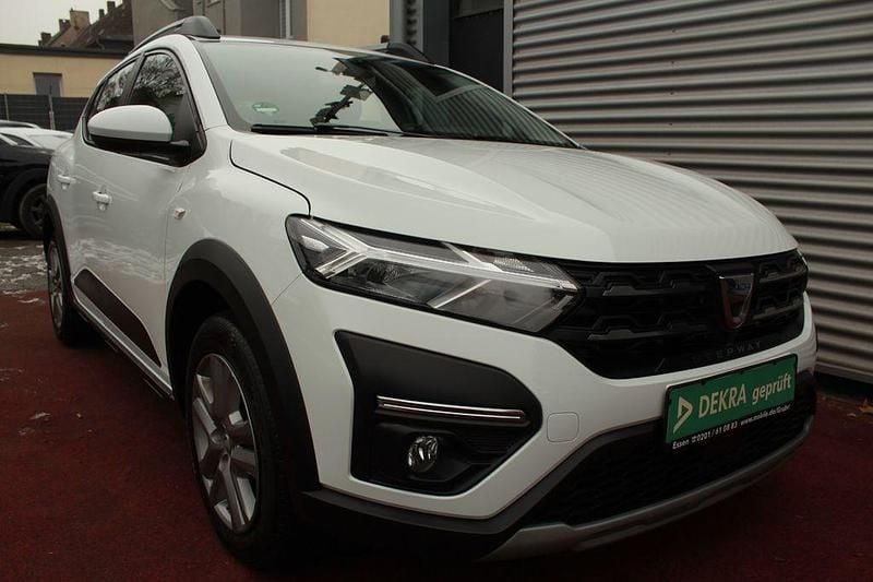 Gebraucht Dacia Sandero Comfort 91 PS (66 kW) 2022 Weiß SUV