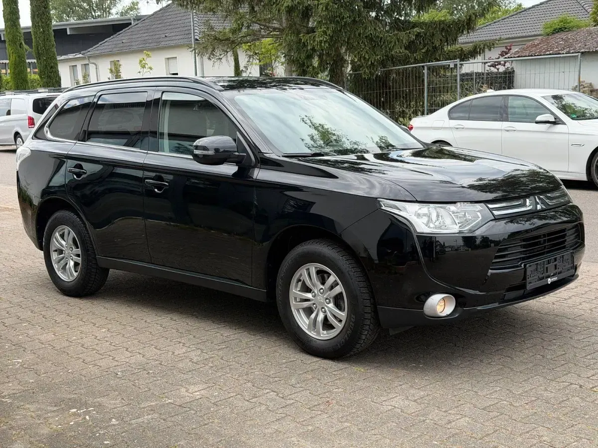 Gebraucht Mitsubishi Outlander Invite 150 PS (110 kW) 2014 Schwarz SUV