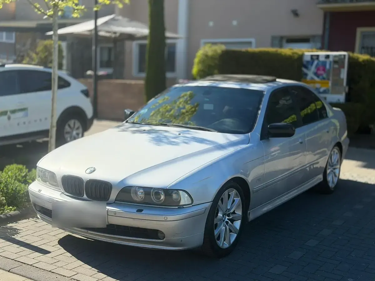 Brugt BMW 530 193 HK (141 kW) 2002 Sølv Sedan