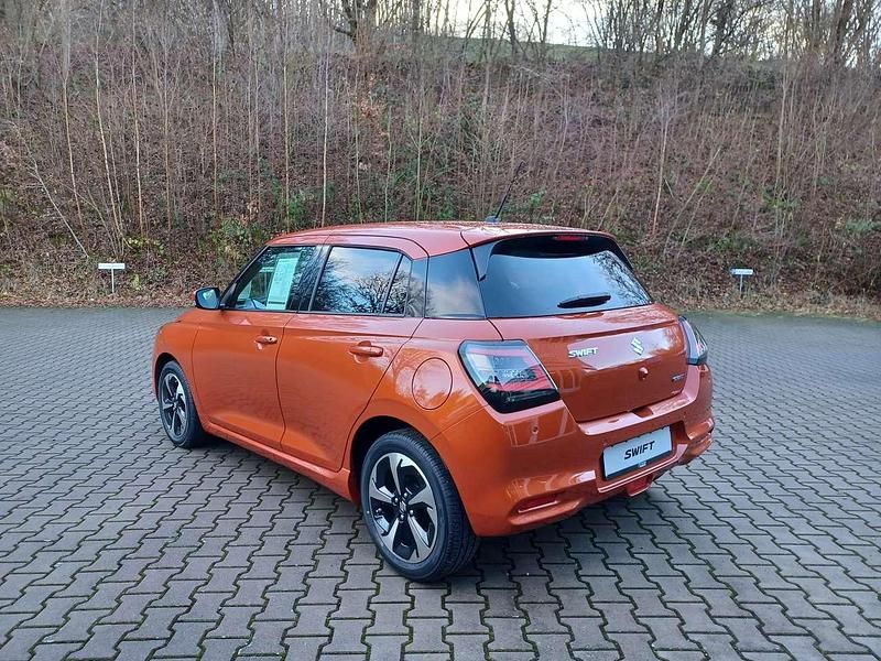 Gebraucht Suzuki Swift Comfort+ 83 PS (61 kW) 2026 Flame orange met Kleinwagen