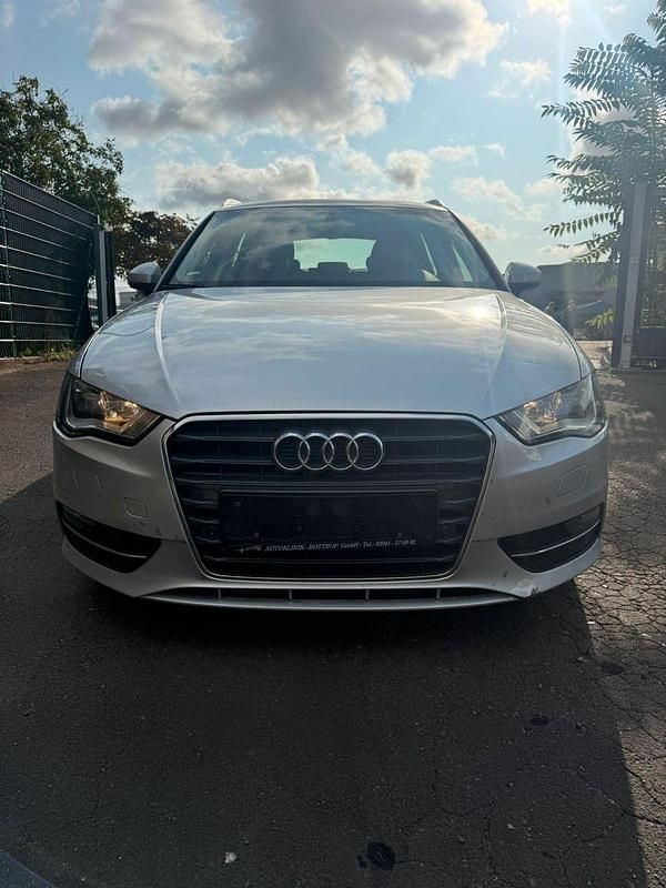 Silber Gebraucht 2014 Audi A3 Sportback Ambiente Kleinwagen | 8.092 € (Fairer Preis) - Bild 1/4