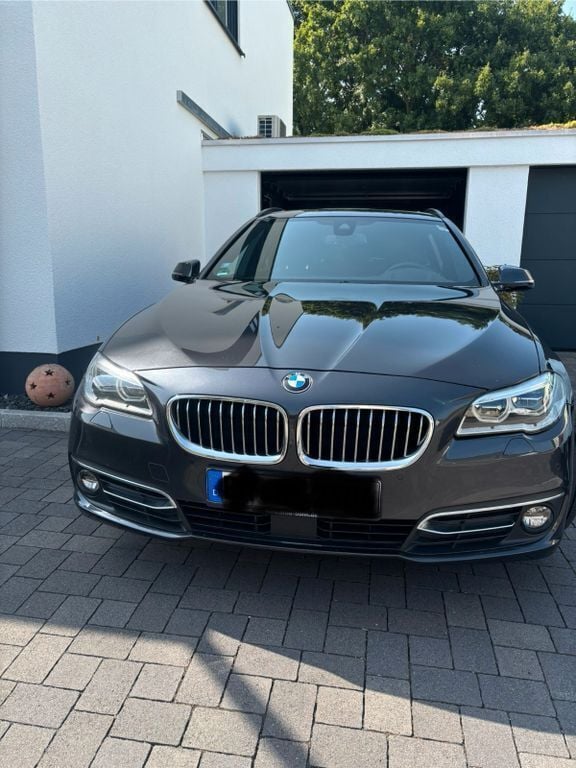Grau Gebraucht 2016 BMW 530 Luxury Line Kombi | 26.100 € (Fairer Preis) - Bild 1/4