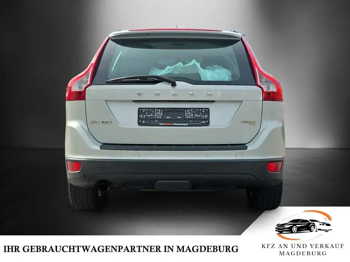 Gebraucht Volvo XC60 Kinetic 163 PS (119 kW) 2011 Weiß SUV