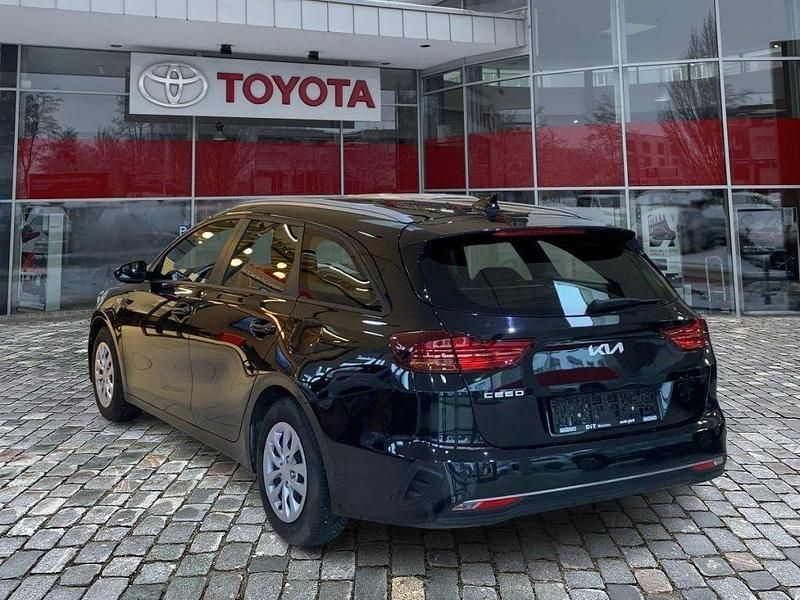 Gebraucht Kia Ceed 160 PS (117 kW) 2023 (1k) black pearl m (metallic) Kleinwagen