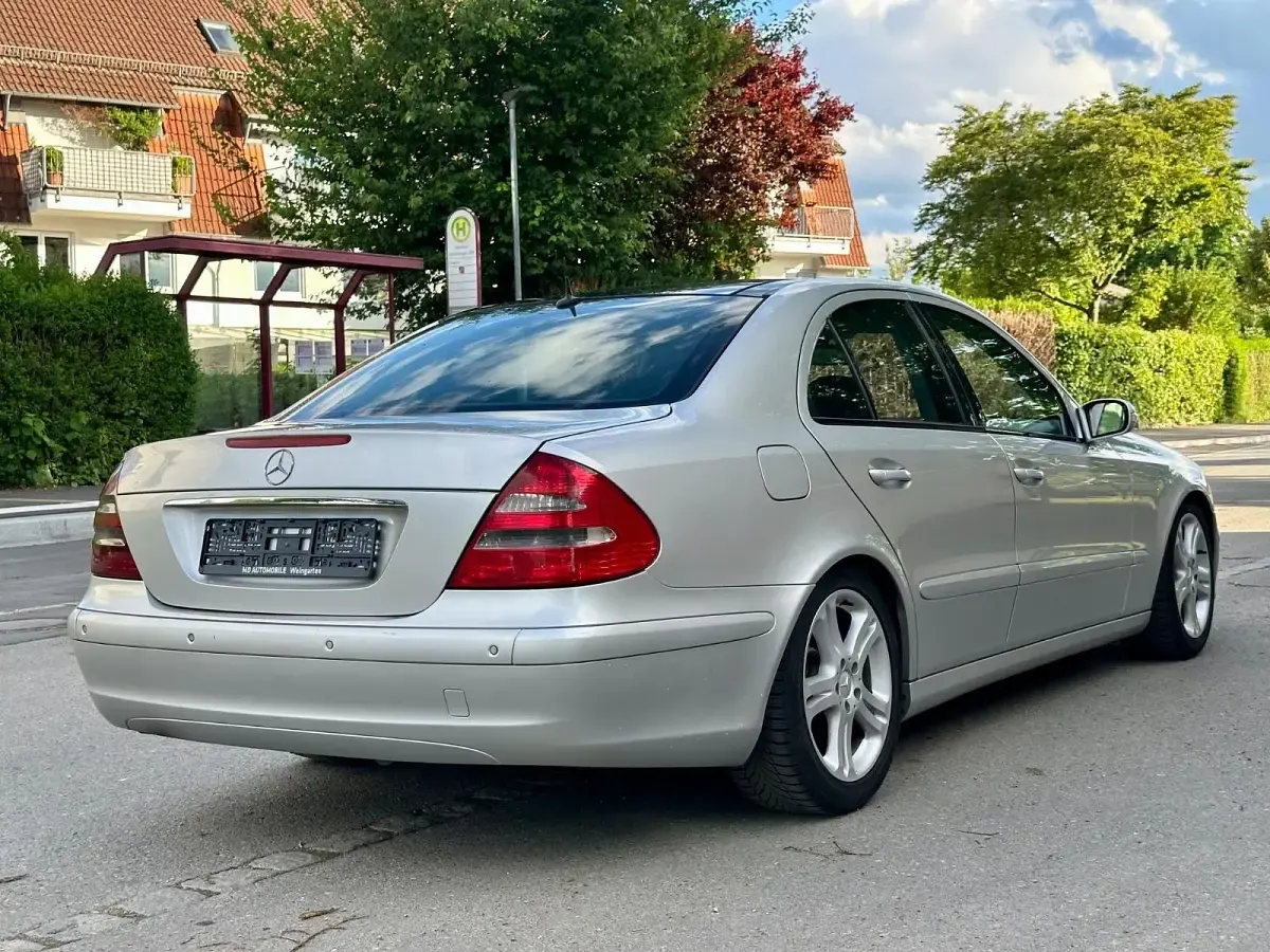 Gebraucht Mercedes E220 150 PS (110 kW) 2003 Grau Limousine