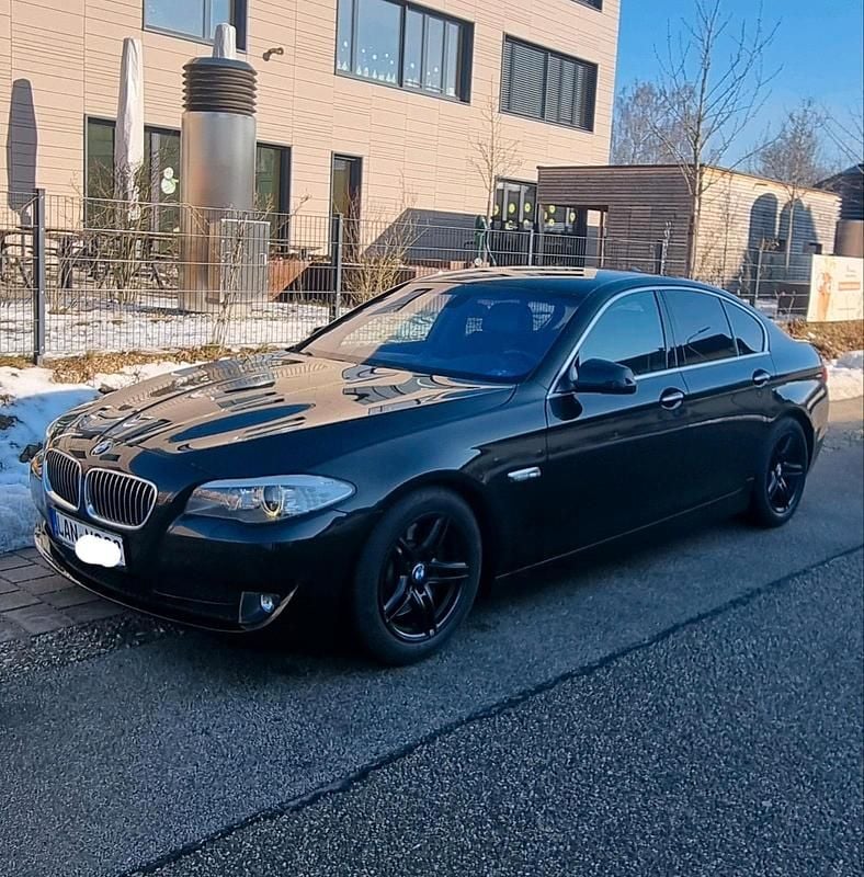 Schwarz Gebraucht 2011 BMW 530 Limousine | 10.500 € (Superpreis) - Bild 1/4