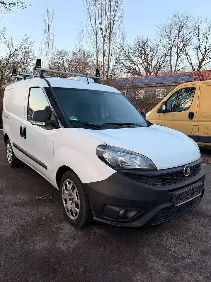Gebraucht Fiat Doblò 101 PS (74 kW) 2019 Colore esterno (weiß) Van / Kleinbus