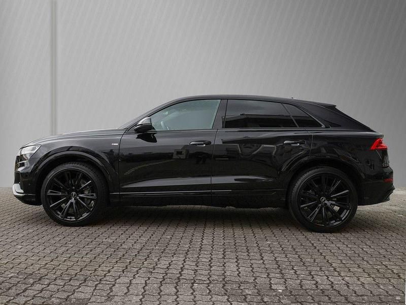 Gebraucht Audi Q8 Ambiente 231 PS (169 kW) 2023 Mythosschwarz metallic SUV