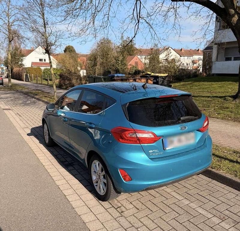 Gebraucht Ford Fiesta Cool & Connect 101 PS (74 kW) 2017 Limousine