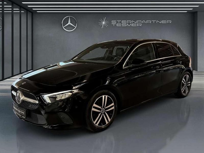 Unilack nachtschwarz Gebraucht 2022 Mercedes A200 Progressive Limousine | 24.150 € (Guter Preis) - Bild 1/3