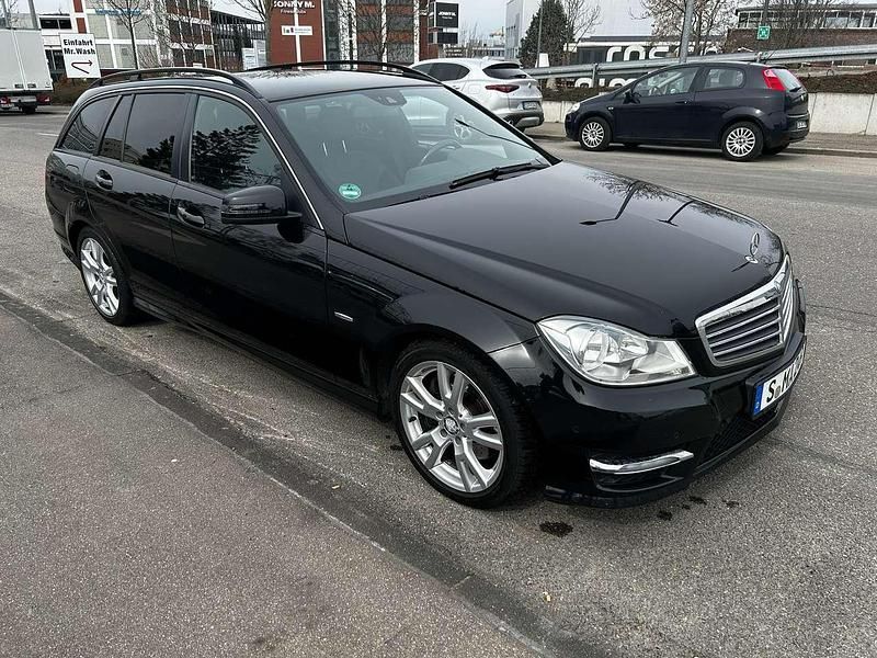 Gebraucht Mercedes C250 204 PS (150 kW) 2011 Schwarz Kombi
