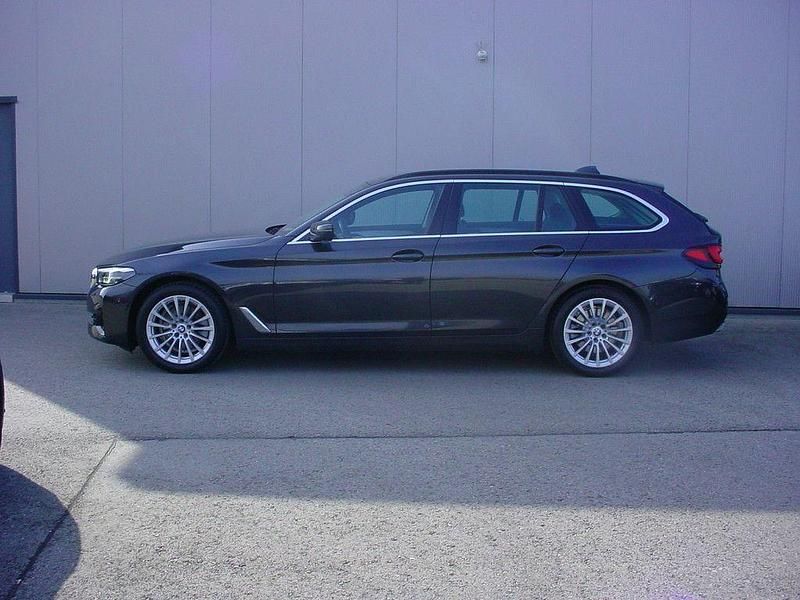 Gebraucht BMW 520 190 PS (139 kW) 2020 Grau Kombi