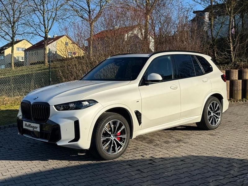 Gebraucht BMW X5 M M Sport 286 PS (210 kW) 2025 Minerlaweiß (metallic) SUV