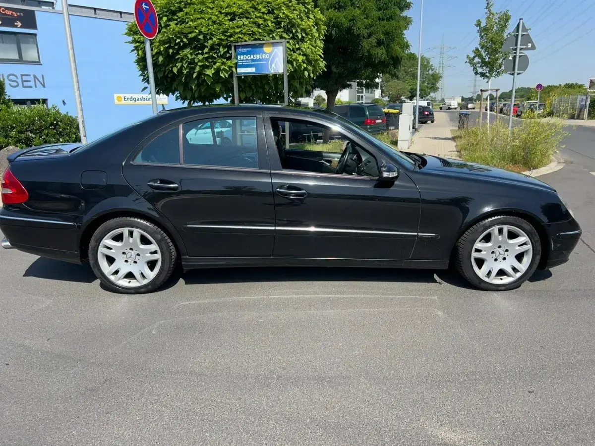 Gebraucht Mercedes E320 Avantgarde 224 PS (164 kW) 2007 Schwarz Limousine