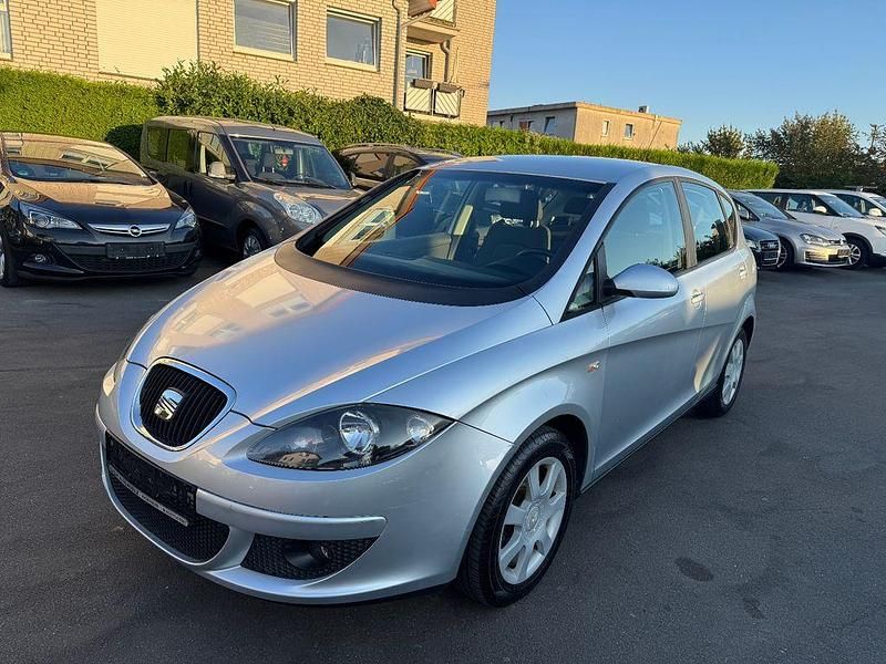 Silber Gebraucht 2005 Seat Altea Fresh Van / Kleinbus | 3.999 € (Fairer Preis) - Bild 1/4