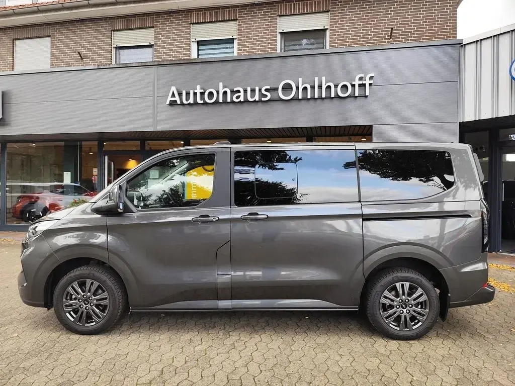 Gebraucht Ford Tourneo 136 PS (100 kW) 2025 Grau Van / Kleinbus