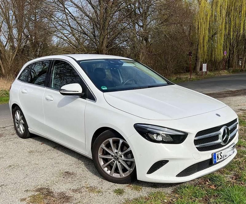 Gebraucht Mercedes B200 163 PS (119 kW) 2021 Weiß Van / Kleinbus