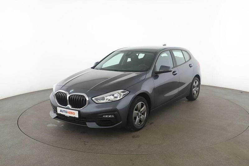 Grau Gebraucht 2020 BMW 118 Advantage Kleinwagen | 19.500 € (Fairer Preis) - Bild 1/3