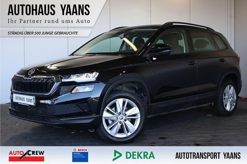Cerna magic/black magic Gebraucht 2024 Skoda Karoq Selection SUV | 22.889 € (Superpreis) - Bild 1/4