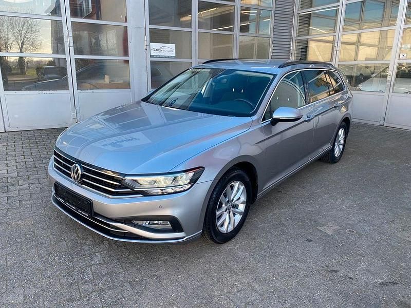 Grau Gebraucht 2023 VW Passat Business Kombi | 20.500 € (Fairer Preis) - Bild 1/4