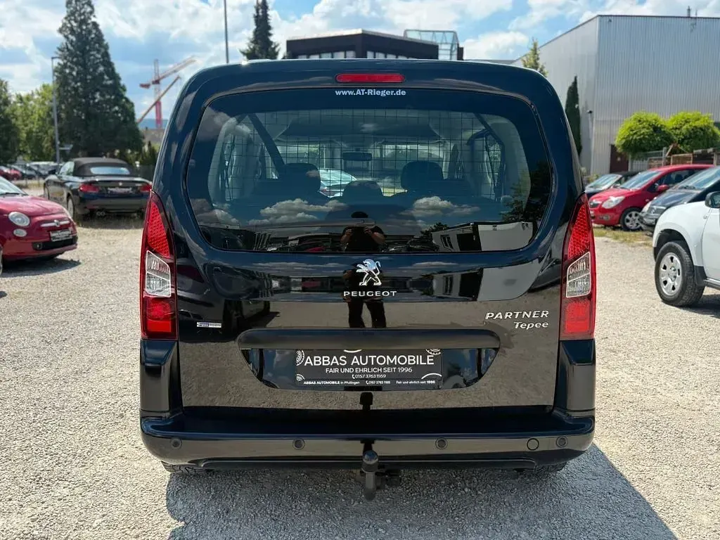 Gebraucht Peugeot Partner Tepee Active 110 PS (80 kW) 2017 Noir onyx Van / Kleinbus