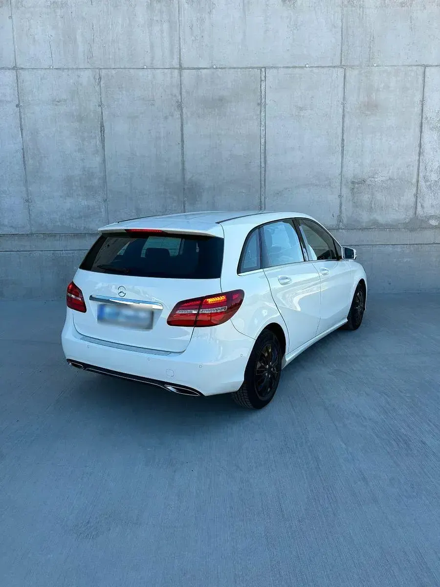 Gebraucht Mercedes B180 109 PS (80 kW) 2016 Weiß Van / Kleinbus