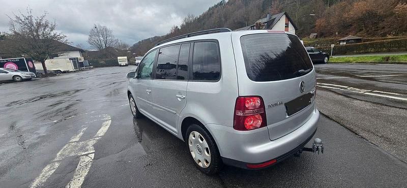 Gebraucht VW Touran 140 PS (102 kW) 2007 Silber Van / Kleinbus
