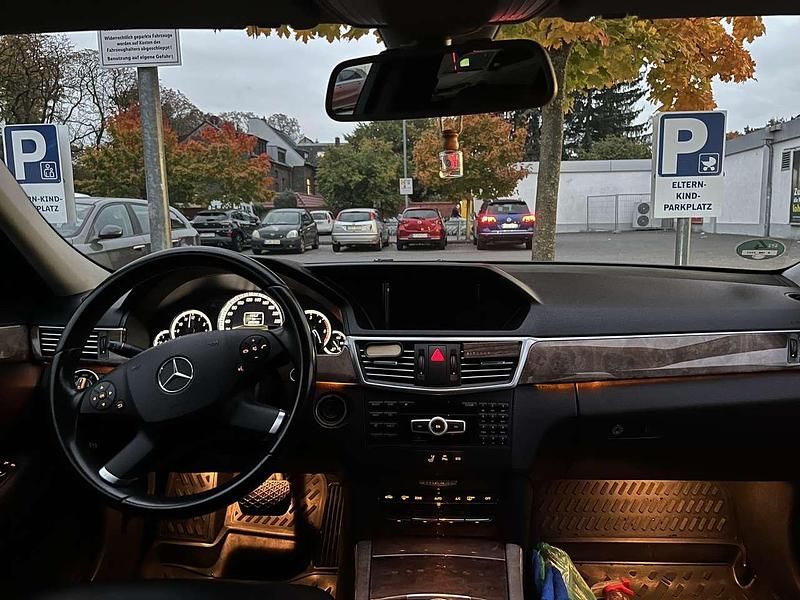 Gebraucht Mercedes E220 Elegance 170 PS (125 kW) 2012 Grau Limousine