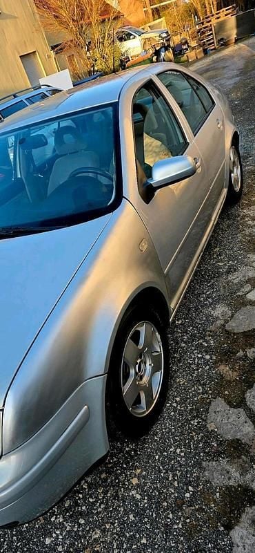 Gebraucht VW Bora 105 PS (77 kW) 1999 Grau Limousine