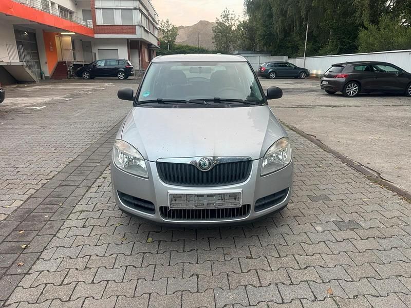 Silber Gebraucht 2009 Skoda Fabia Limousine | 1.900 € (Fairer Preis) - Bild 1/4