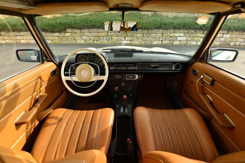 Beige Gebraucht 1976 Mercedes W115 Limousine | 12.900 € - Bild 1/4