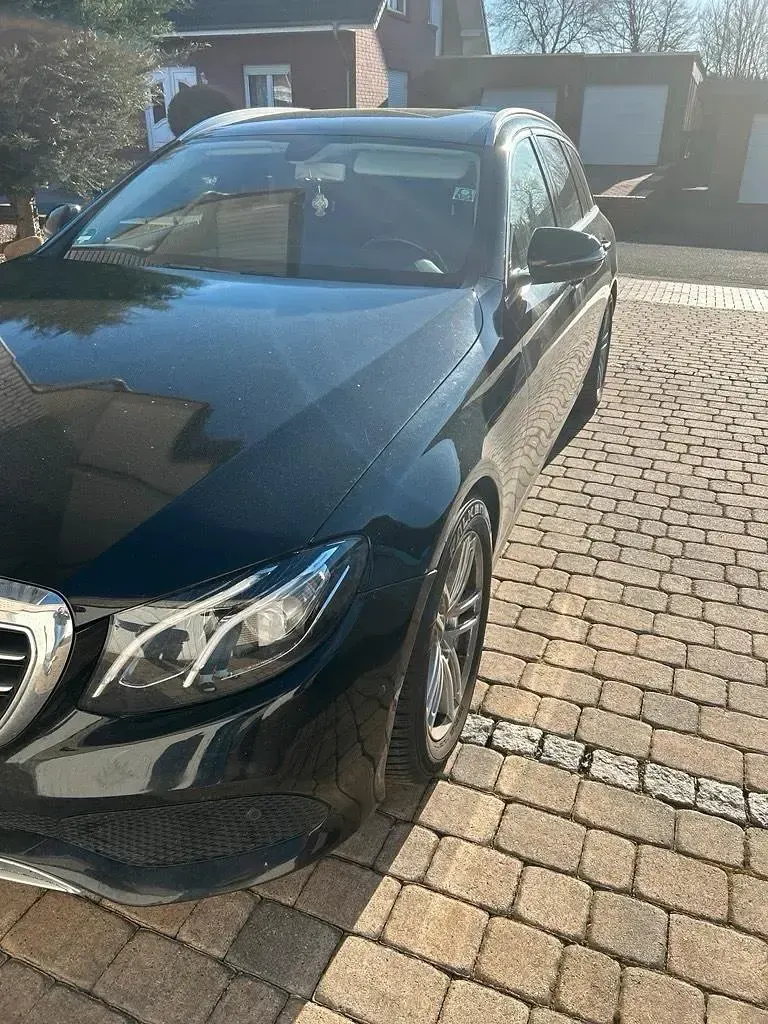 Second-hand Mercedes E200 150 CP (110 kW) 2018 Negru Berlinǎ
