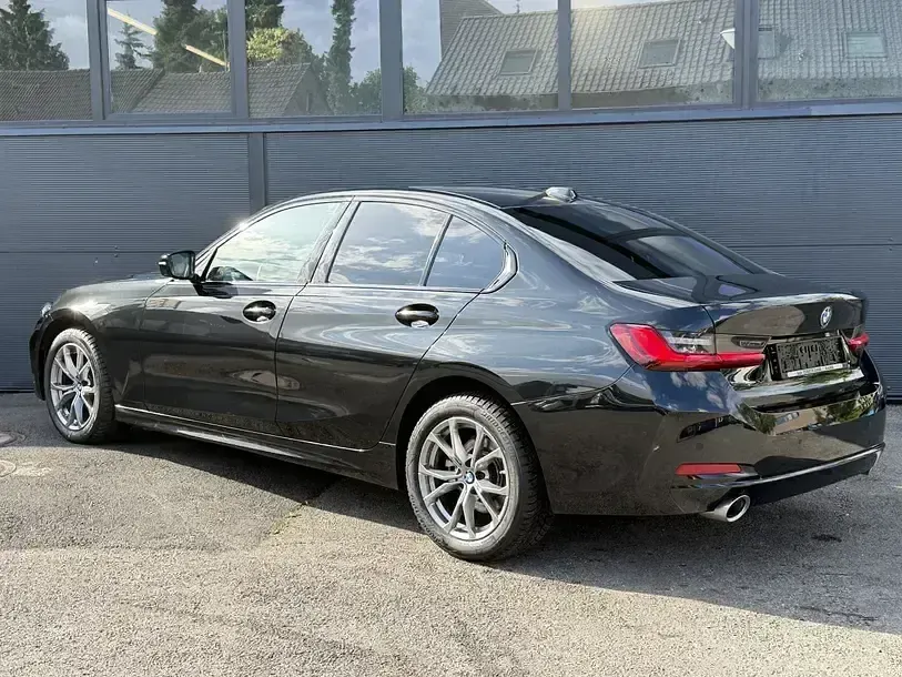 Gebraucht BMW 320 Shadowline 190 PS (139 kW) 2023 Black sapphire metallic Limousine