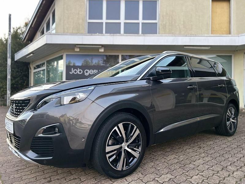 Grau Gebraucht 2020 Peugeot 5008 GT-line Van / Kleinbus | 19.990 € (Superpreis) - Bild 1/4