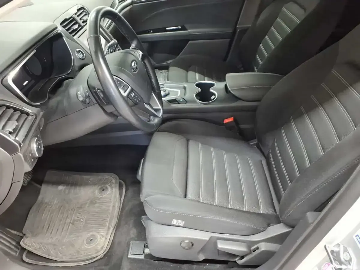 Używany Ford Mondeo Titanium 150 KM (110 kW) 2022 Srebrny Kombi