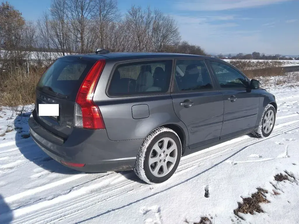 Usado Volvo V50 109 CV (80 kW) 2010 Gris Familiar