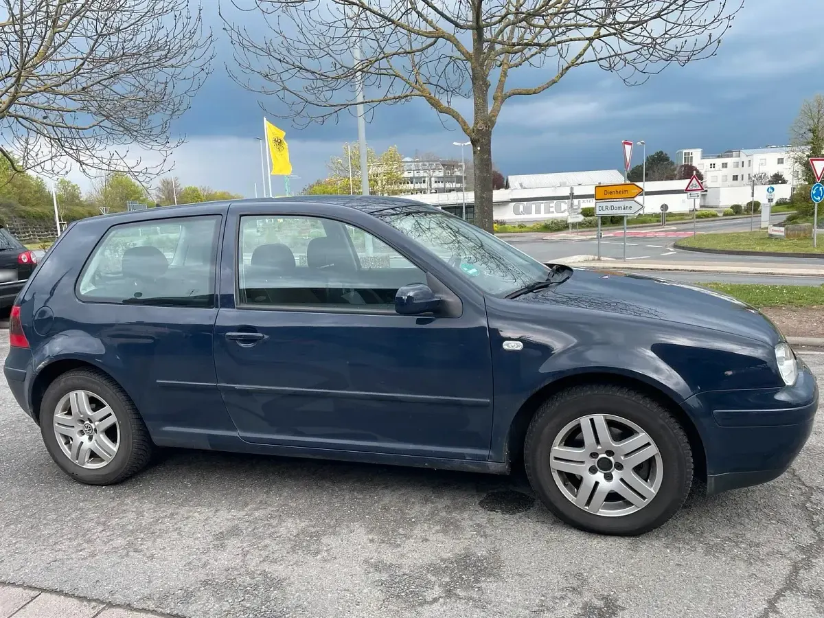 Gebraucht VW Golf IV 116 PS (85 kW) 2002 Blau Kleinwagen