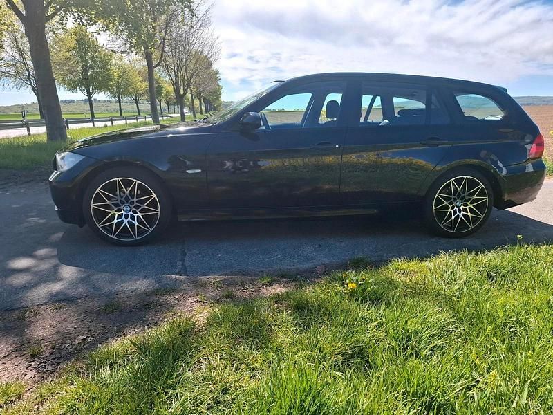 Gebraucht BMW 320 150 PS (110 kW) 2007 Schwarz Kombi
