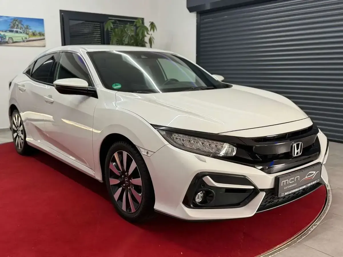 Gebraucht Honda Civic Elegance 126 PS (92 kW) 2020 Weiß Limousine